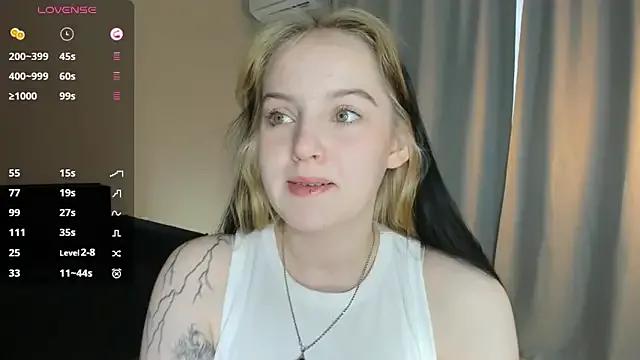 youngloveexe from StripChat is Freechat