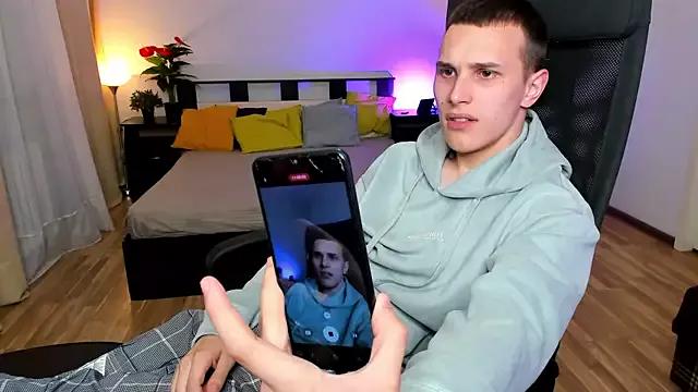 your___honeyy from StripChat is Freechat
