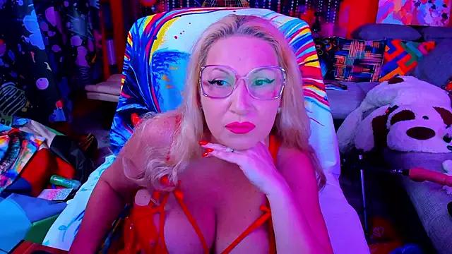 YOUR_MATURE_FANTASY from StripChat is Freechat