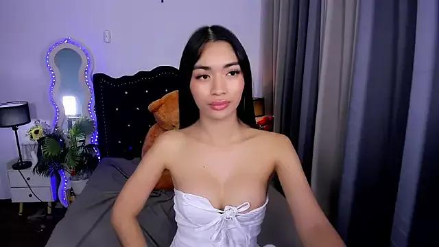 Yoursexy_adriana from StripChat is Freechat