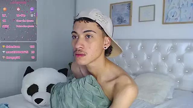 yulian_vasquez from StripChat is Freechat