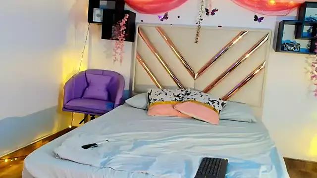 ZaraRousse from StripChat is Freechat
