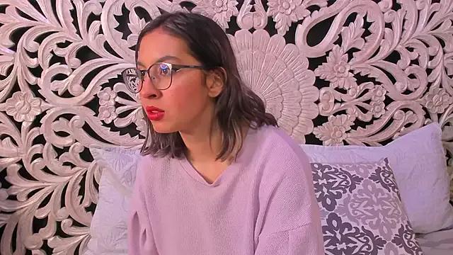 Zoe_collinss from StripChat is Freechat