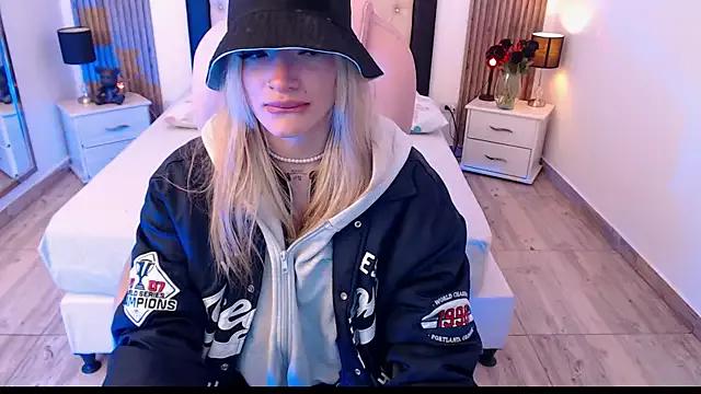 Entertain your itch for girls livestreamers with our collection of stunning models, skilled in the art of temptation and delight.
