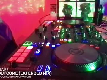 alien8720 — Welcome to DJ Alien Room! Sit back and relax listening to different types of music like Deep House and Techno. Hope you all enjoy and have a great time, chatting is encouraged :) #party #chat #new