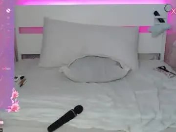 annaofbee on Chaturbate