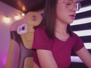 aura_rouss on Chaturbate