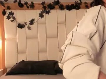 daphne_and_roger on Chaturbate