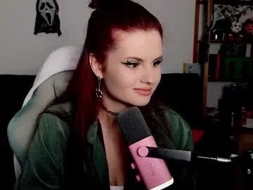 dellacrush_ on Chaturbate