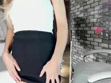 eva_melow — GOAL: My entire outfit [109 tokens remaining] Make yourself at home here) #smoke #hairypussy #armpits #bush #nonude