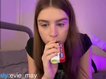 evie_may on Chaturbate