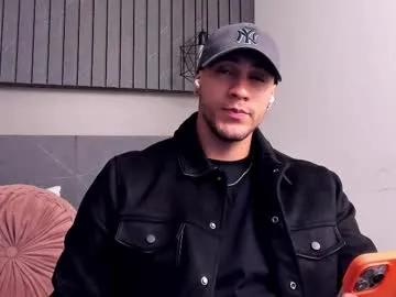 larry_jones — Hi, I'm in a contest !!!!, lets do it,  #latino #muscle #young [4400 tokens remaining]