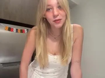 lovebelle33 on Chaturbate