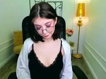 mellsawertyq — Mell's warm embrace is waiting for you... come, I feel so cozy when you're near  #nonude #glasses #cute #dance #tease
