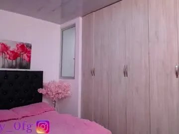 pinky_f00x on Chaturbate