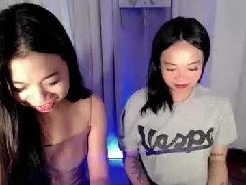 urseductive_llanaxx on Chaturbate