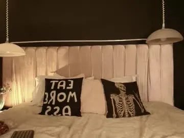 zhally_dee on Chaturbate