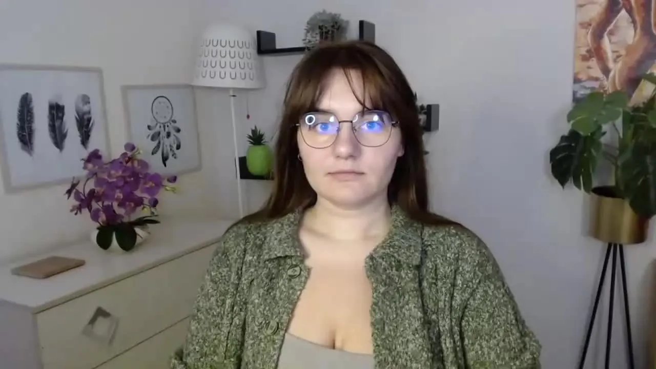 JulieDream on Streamray