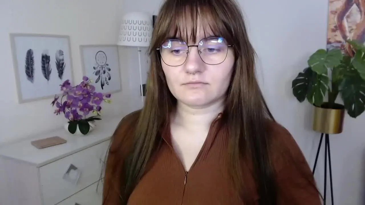 JulieDream on Streamray