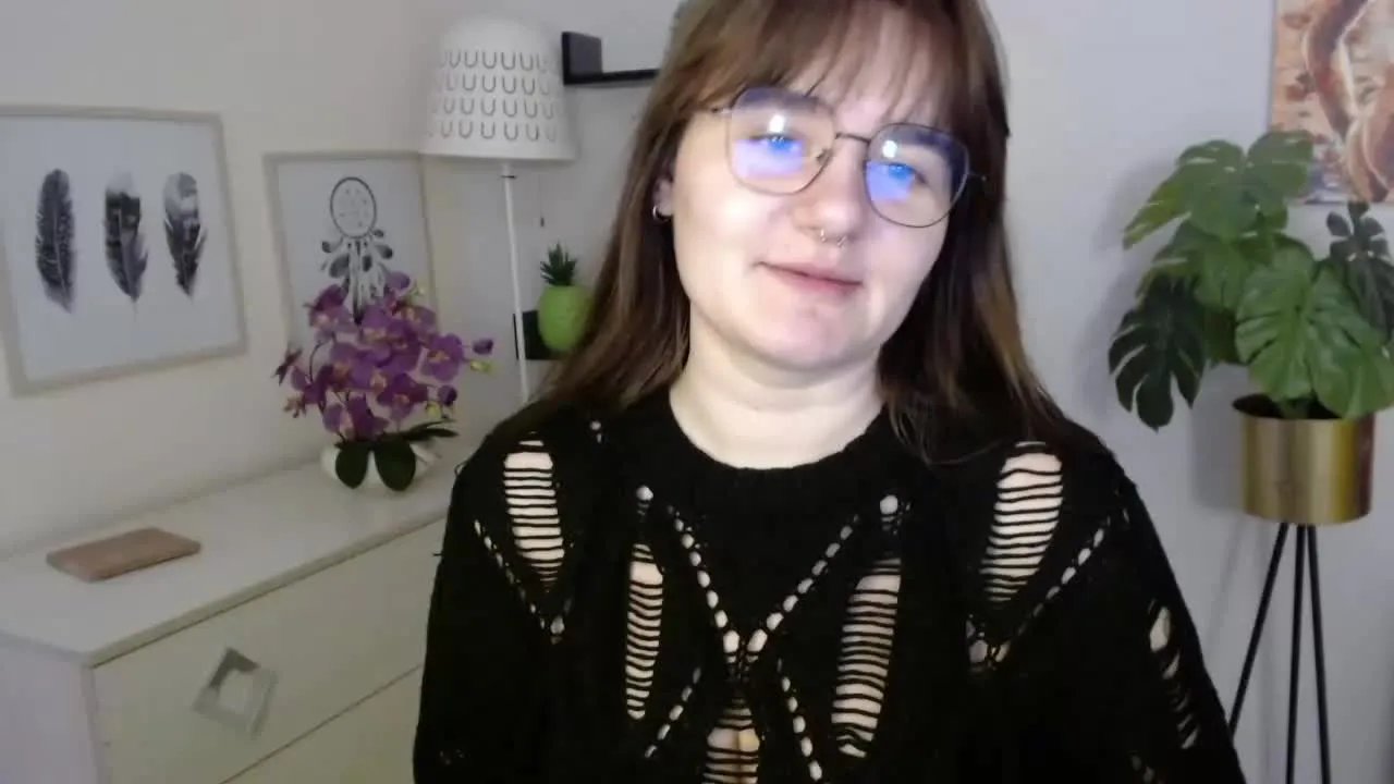 JulieDream on Streamray