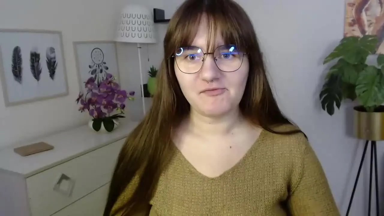 JulieDream on Streamray