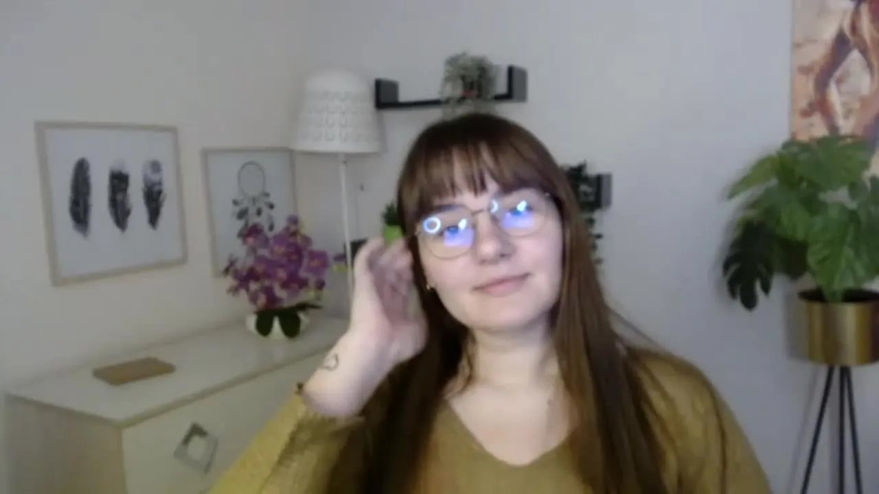 JulieDream on Streamray