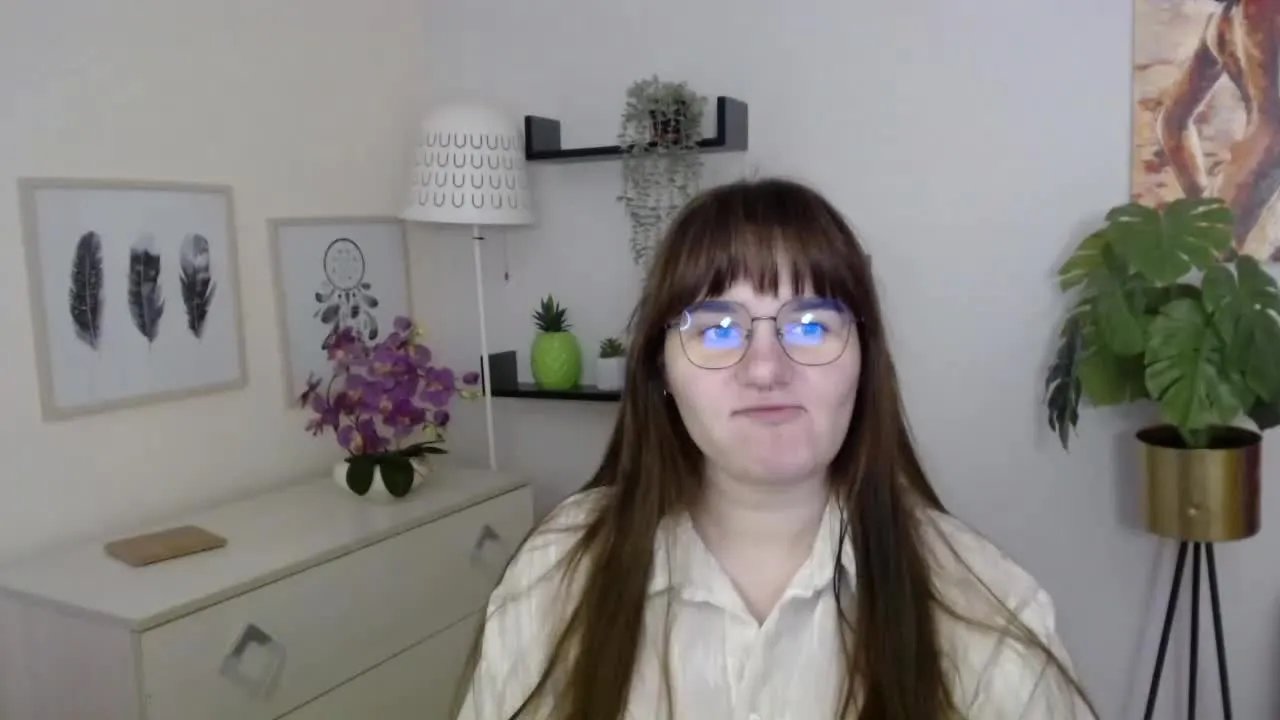 JulieDream on Streamray