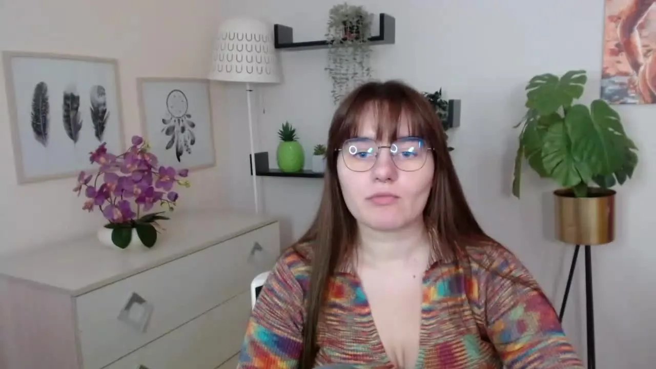 JulieDream on Streamray