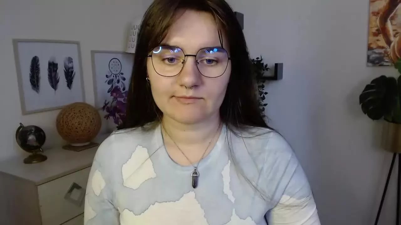 JulieDream on Streamray