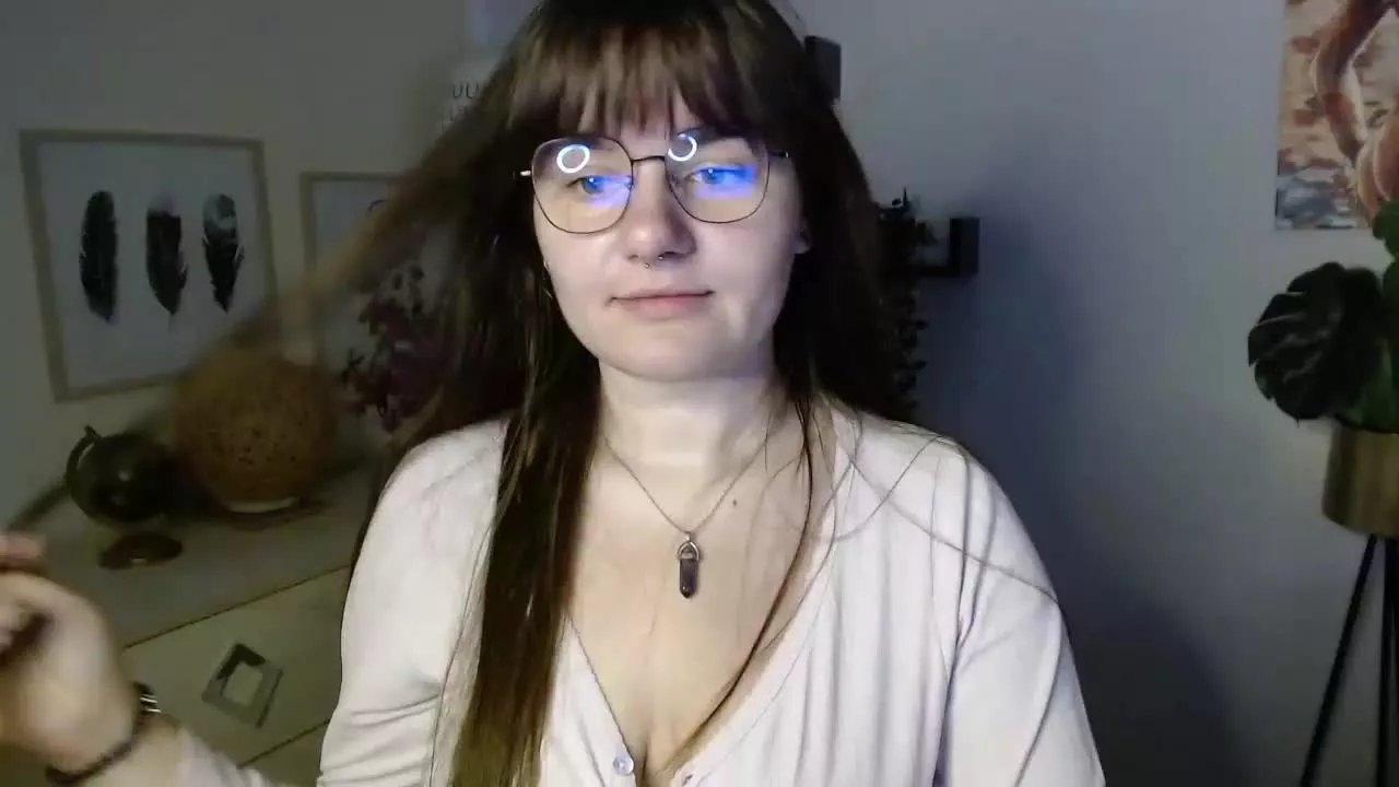 JulieDream on Streamray