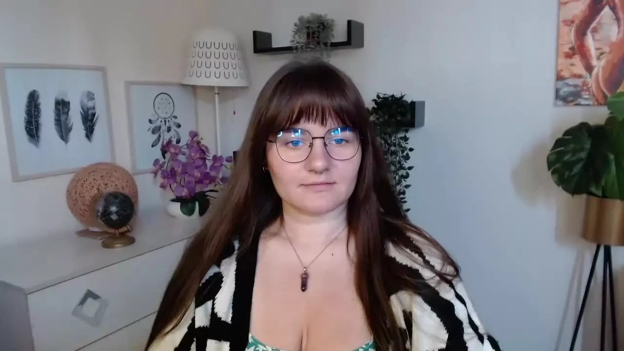 JulieDream on Streamray