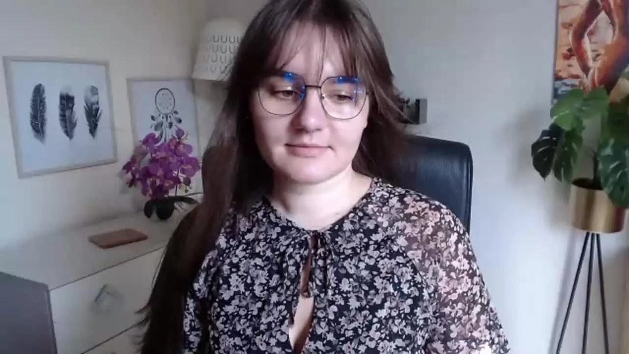 JulieDream on Streamray