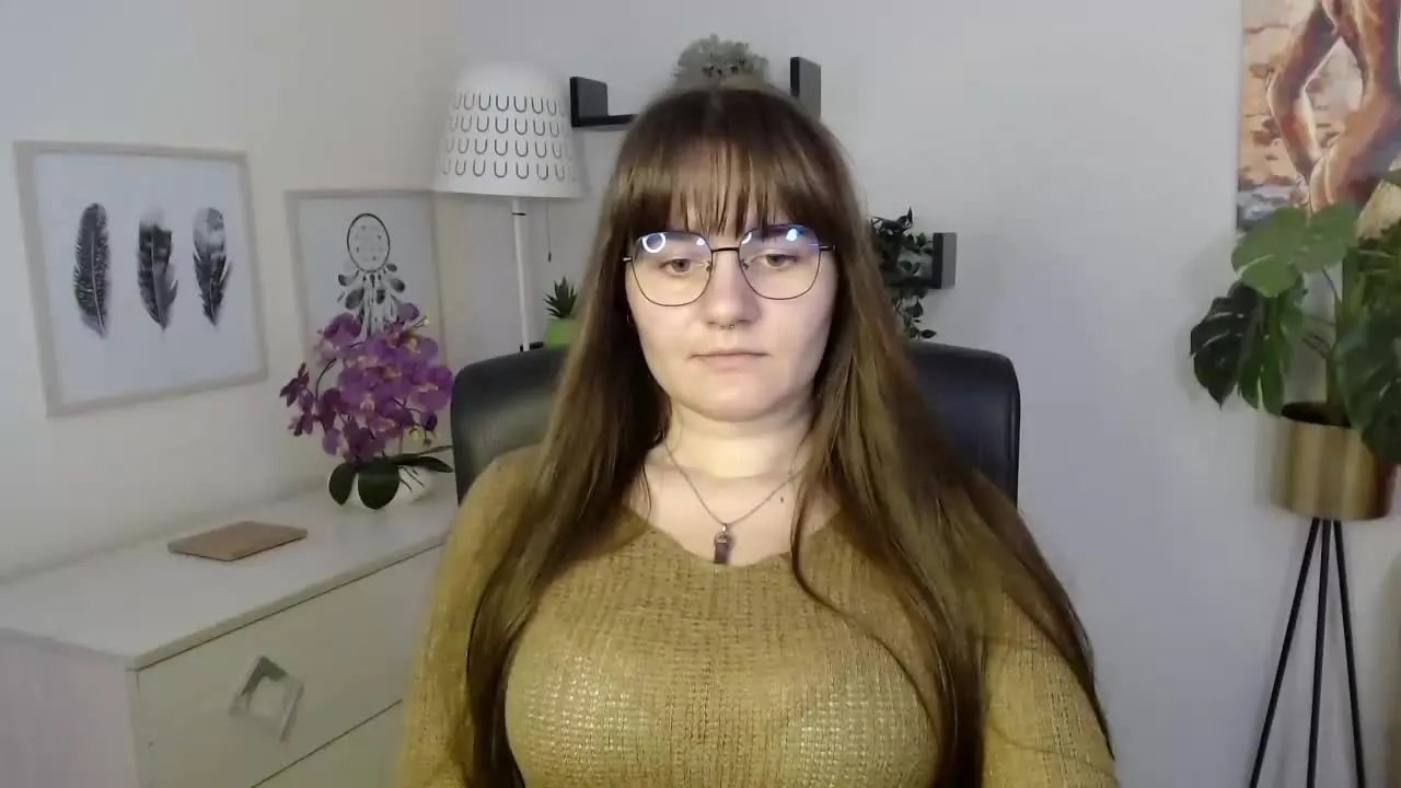 JulieDream on Streamray