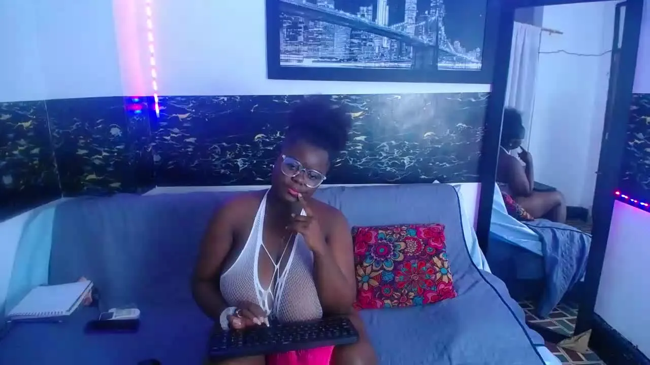 neighbor_ebony1 on Streamray
