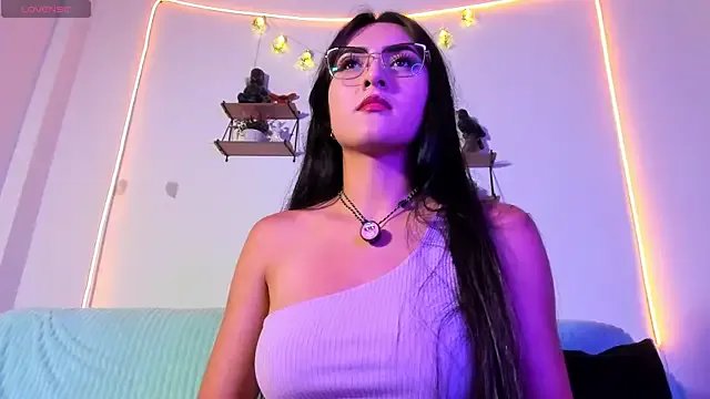 77Neferkitty77 on StripChat 