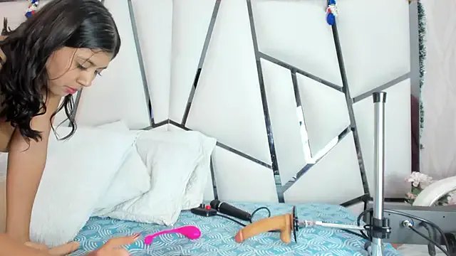 _aurora18_ on StripChat