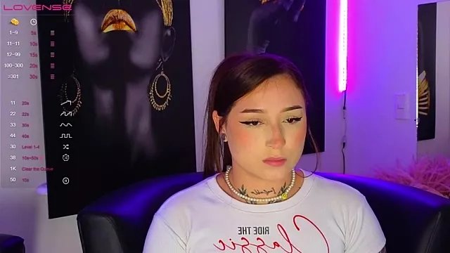 _brenna_hanson on StripChat