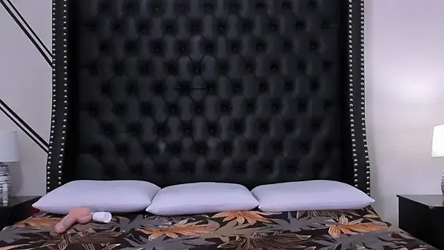 _Cherry_fox on StripChat