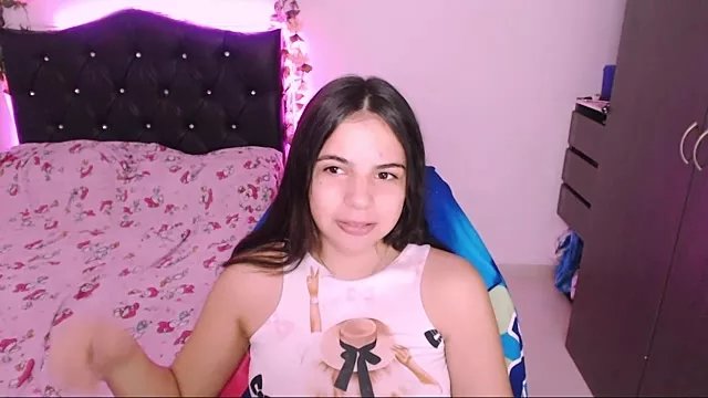 _elenna on StripChat 