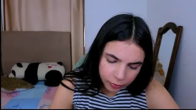 _elenna on StripChat 