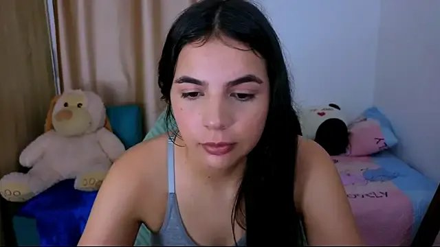 _elenna on StripChat 