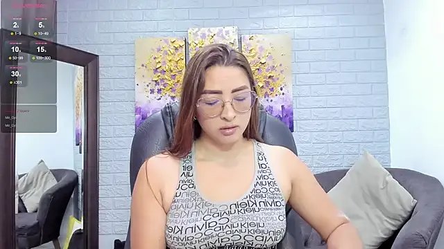 _LaraMom_ on StripChat