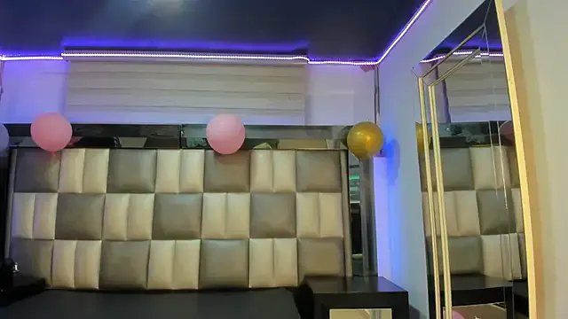 abbiecollins_js on StripChat 