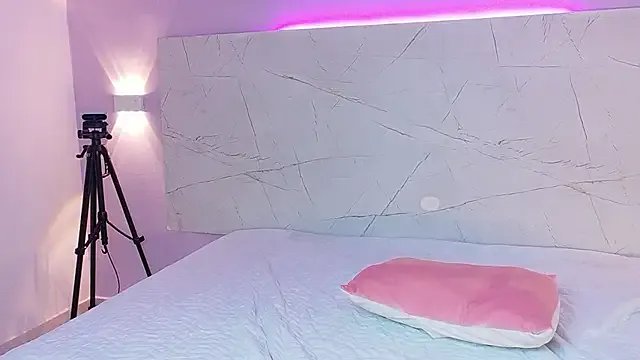 AbrilBrent on StripChat