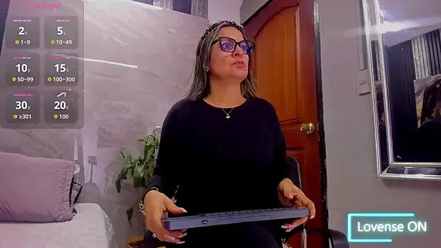 Agatha_Pleasure on StripChat 