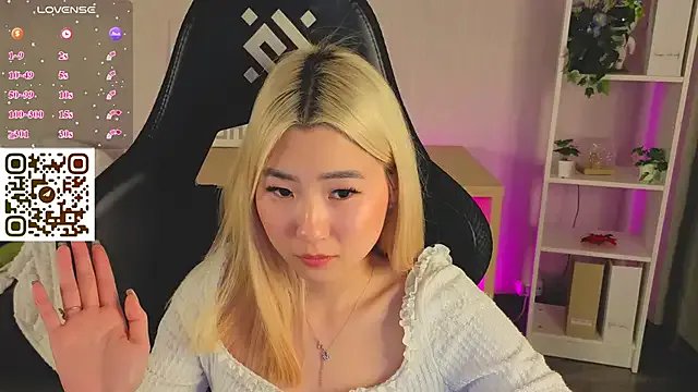 Aisi_18 on StripChat