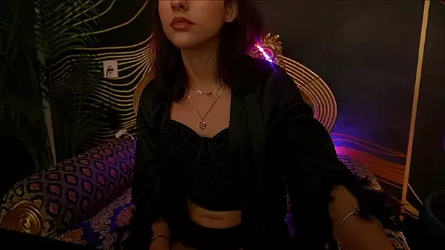 AnnaElys on StripChat 