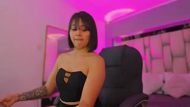 AnnaraLein on StripChat 