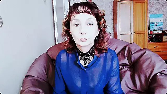 AnnieEltgant on StripChat 