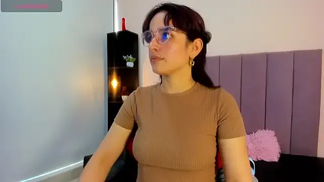 Annyrosee on StripChat